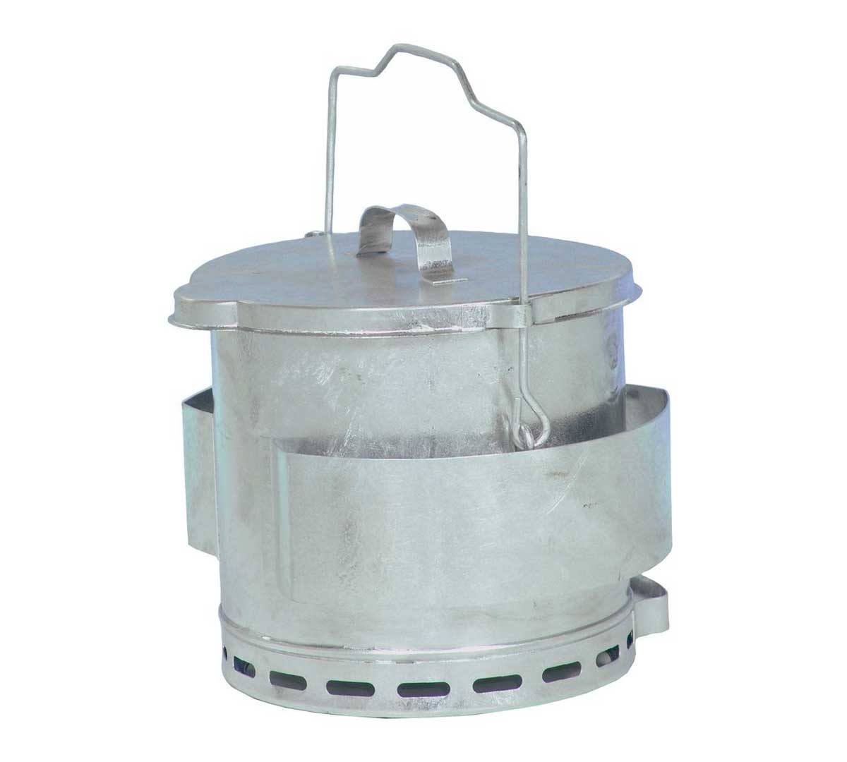 El Depósito Colector de Grasa de Bartscher está diseñado para la recogida de grasas usadas de las freidoras. Sus principales características son las siguientes: Recipiente fabricado en chapa de acero, con galvanización en caliente. Facilita el transporte y la eliminación de las grasas usadas con las freidoras. Incorpora cubierta para la descarga. Bloqueo de la tapa durante el transporte. Borde de la base alzado con orificios para la circulación del aire. Conexión de seguridad entre la tapa y el cubo