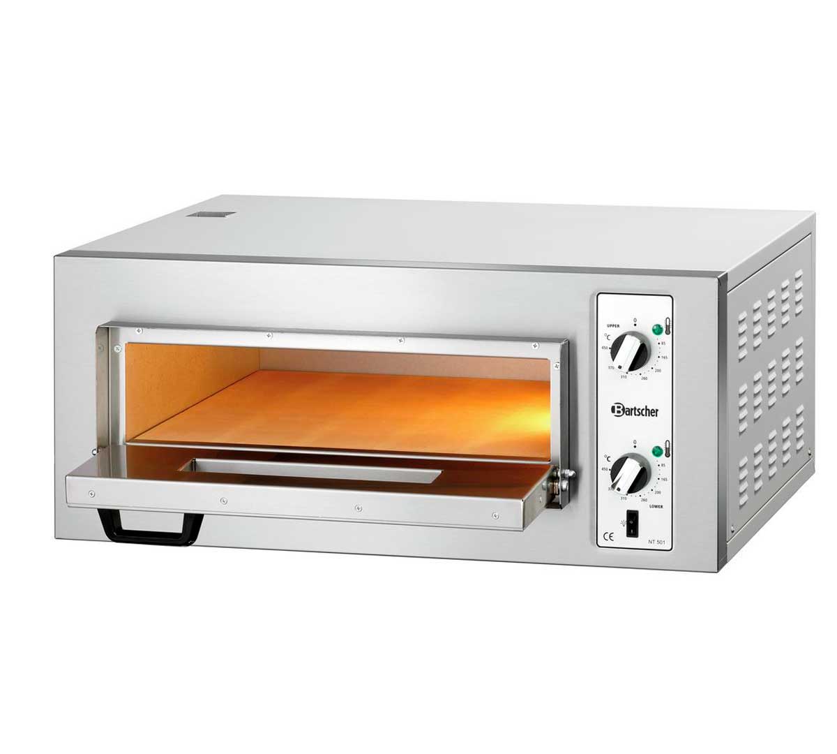 # **Bartscher – Horno de Pizza NT 1 Cámara** El **Horno de Pizza NT 1 Cámara de Bartscher** es una opción potente y profesional, diseñada para ofrecer una cocción precisa y homogénea. Con regulación independiente de la temperatura superior e inferior, su cámara de cocción en chamota garantiza resultados óptimos en la preparación de pizzas. ### **Características Generales** - **Fabricado en chapa de acero**, proporcionando resistencia y durabilidad. - **Cámara de cocción con superficie de cha